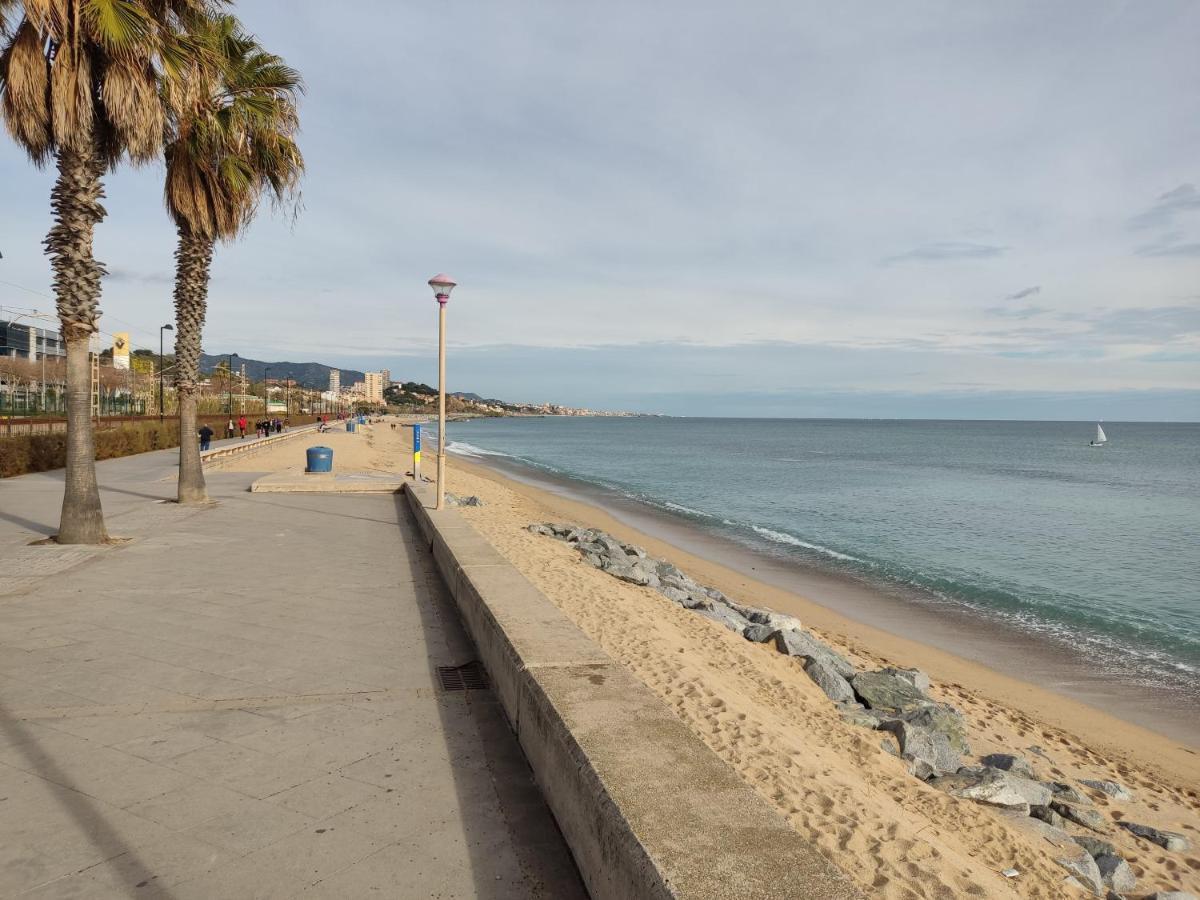 Hospedaje Dado De Baja Badalona Exterior photo